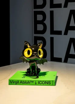 Little Devil Cat - Sculpture van Javier Calleja